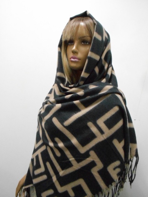  Fendi палантин