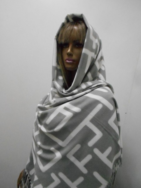  Fendi палантин