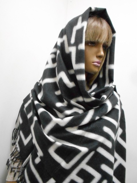  Fendi палантин