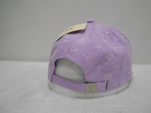  Бейсболка LY