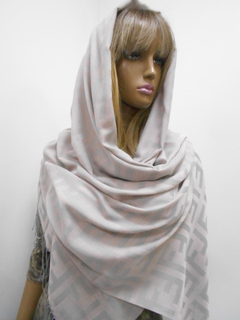 Fendi палантин