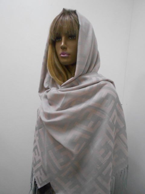 Fendi палантин