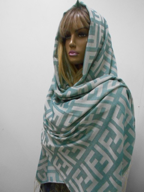 Fendi палантин