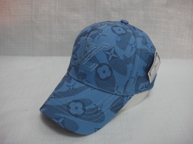  Бейсболка LV