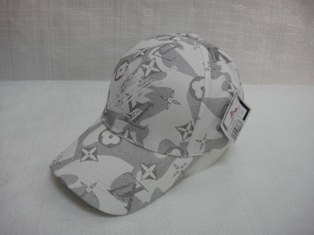  Бейсболка LV