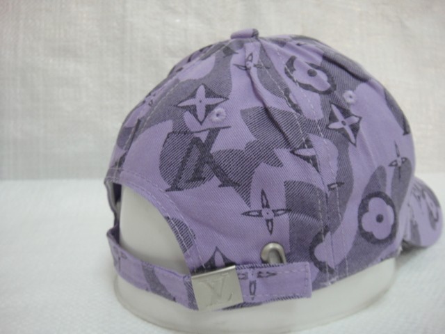  Бейсболка LV