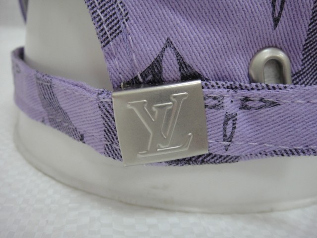  Бейсболка LV