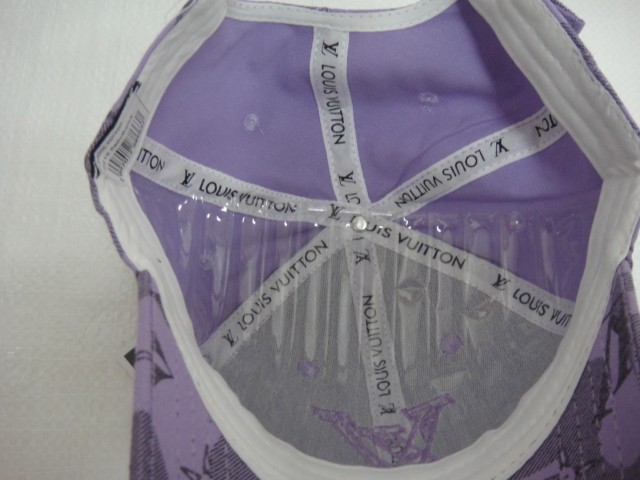  Бейсболка LV