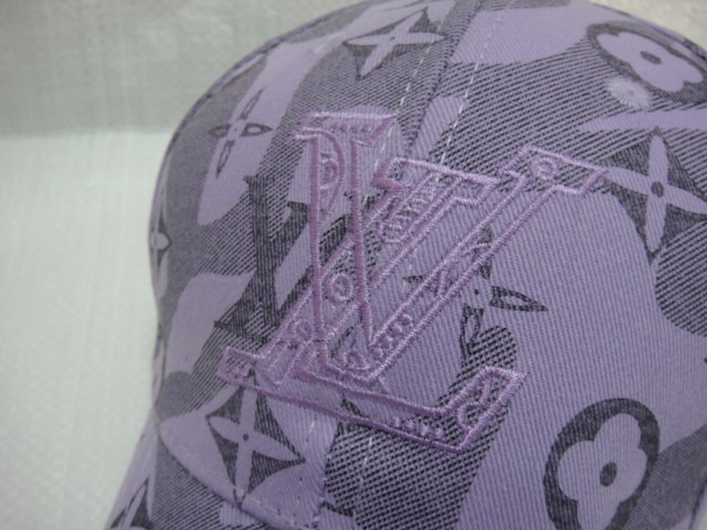  Бейсболка LV