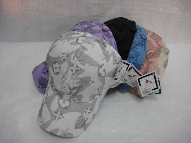  Бейсболка LV