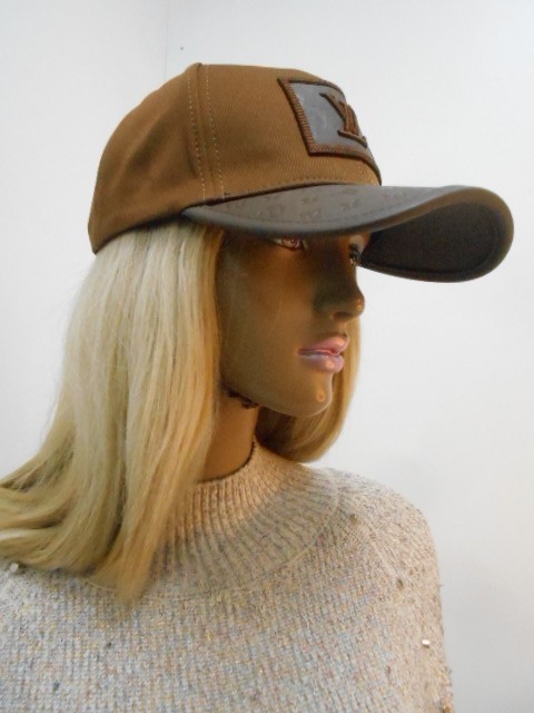  Бейсболка LY