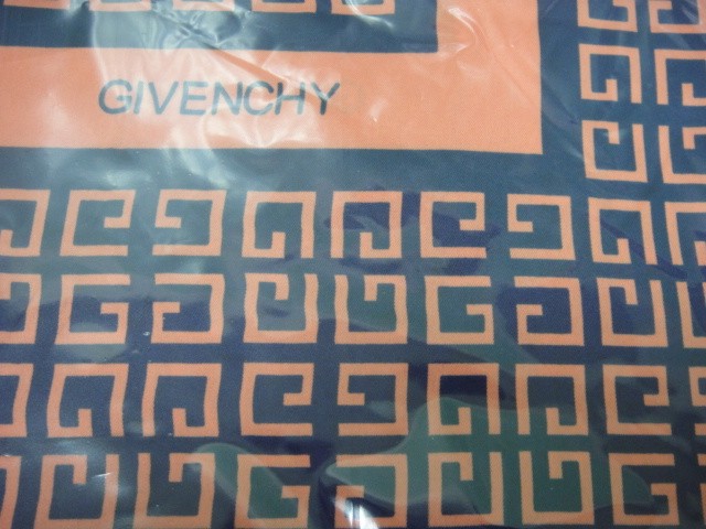 Живанши платок 