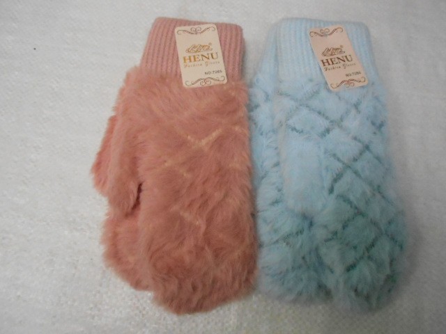  варежки жен. пух норки